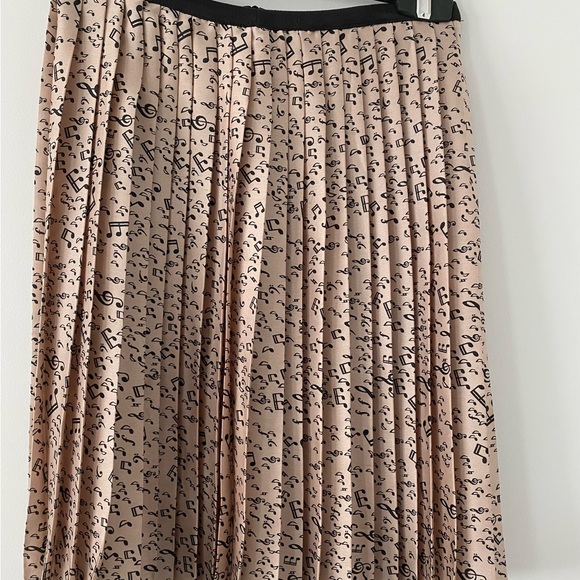 Pleated Skirt with music notes - Silk - Pleated - Picture 5 of 5